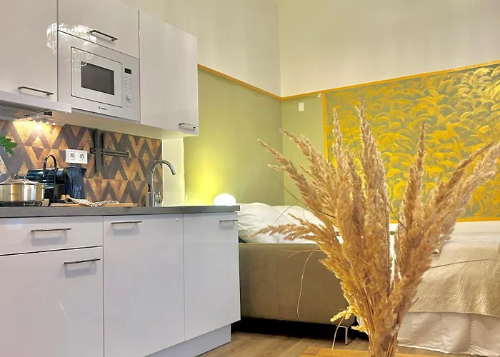 Apartment Homely Nook Centre