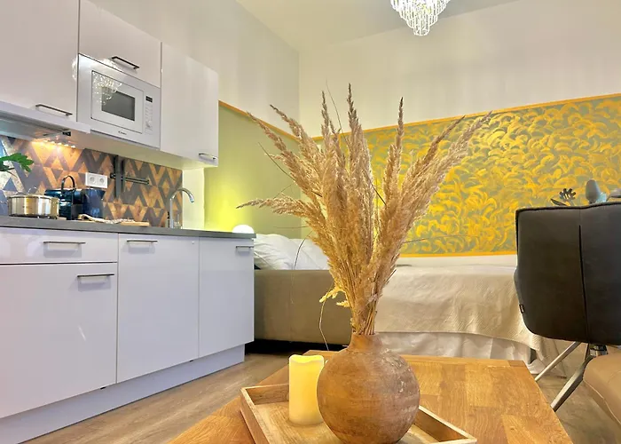 Apartment Homely Nook Centre